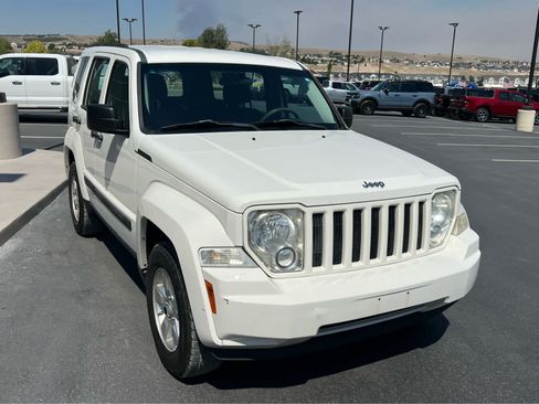 Used 2010 Jeep Liberty Sport AWD/4WD image 4