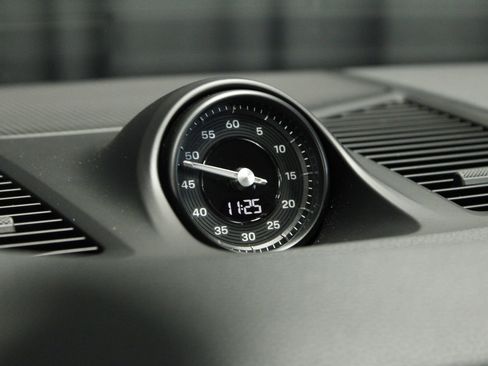 Used 2024 Porsche Cayenne image 38