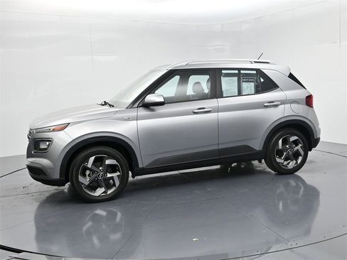 Used 2023 Hyundai Venue SEL image 4