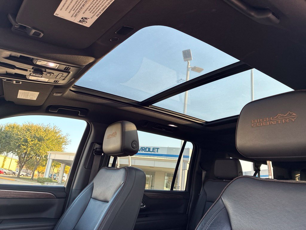 Used 2021 Chevrolet Suburban High Country RWD image 37