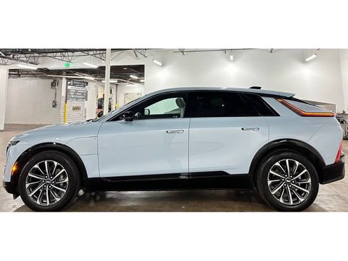 Used 2024 Cadillac Lyriq Sport RWD image 8