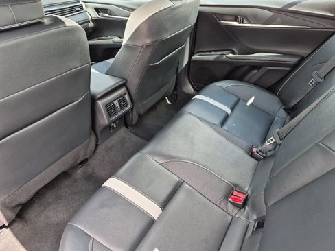 Used 2025 Toyota Camry SE FWD image 11