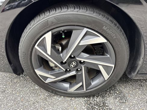 Certified 2025 Hyundai Elantra Sport image 10