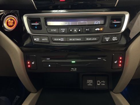 Used 2020 Honda Pilot Touring image 19