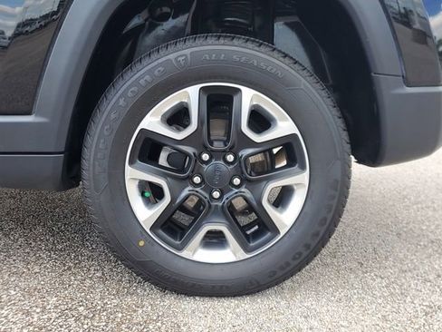 Used 2018 Jeep Compass Trailhawk w/ Navigation Group AWD/4WD image 12