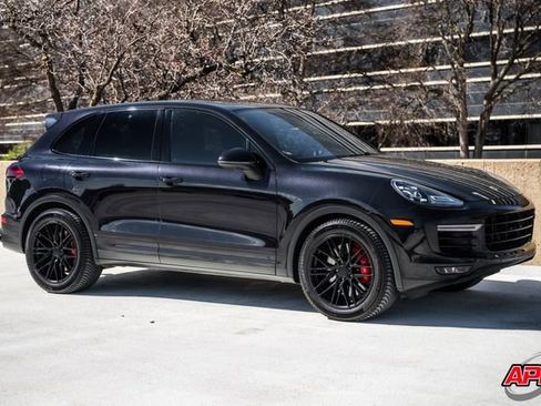 Used 2015 Porsche Cayenne Turbo image 43