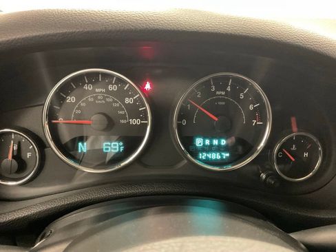 Used 2015 Jeep Wrangler Unlimited Sport w/ Quick Order Package 24S AWD/4WD image 2