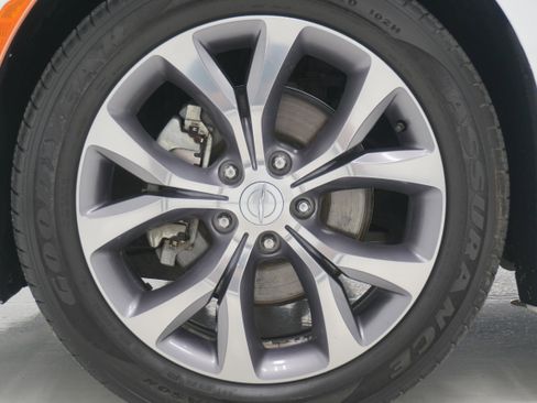 Used 2018 Chrysler Pacifica Limited w/ Tire & Wheel Group image 37
