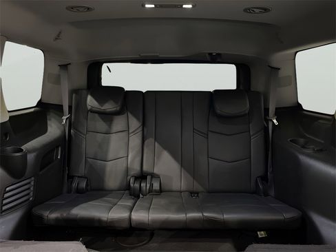 Used 2016 Cadillac Escalade Luxury image 11