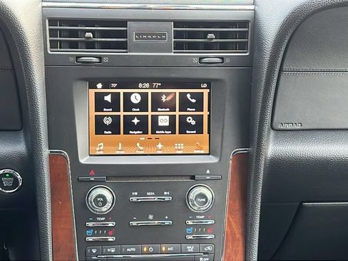 Used 2017 Lincoln Navigator L Select RWD image 13