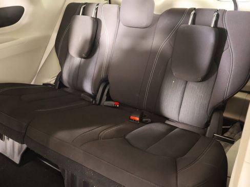 Used 2023 Chrysler Voyager LX image 13
