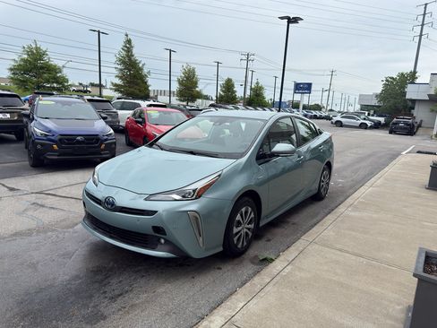 Used 2019 Toyota Prius LE AWD/4WD image 4