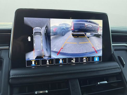 Used 2021 Chevrolet Tahoe LT w/ LT Signature Package image 16