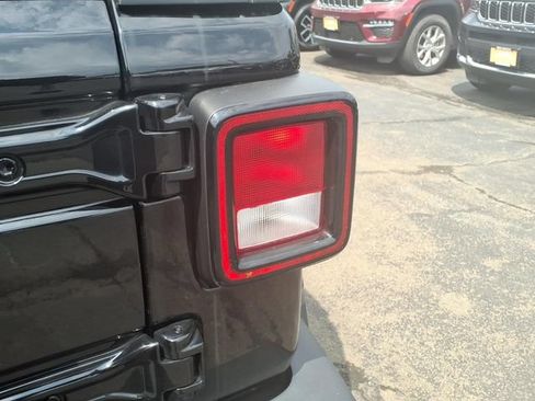 Used 2023 Jeep Wrangler Unlimited Sport AWD/4WD image 15