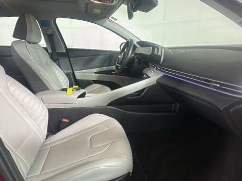 Certified 2023 Hyundai Elantra Limited FWD image 29