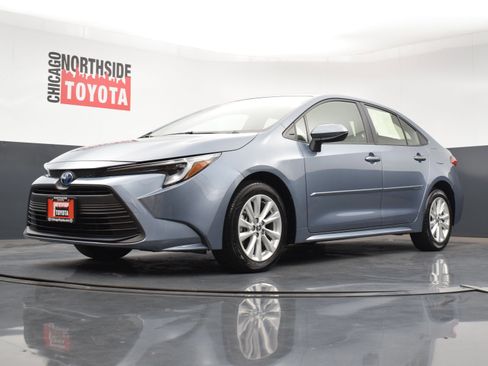 Used 2025 Toyota Corolla LE w/ LE Premium Package image 31