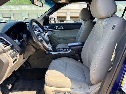 Used 2013 Ford Explorer XLT image 2