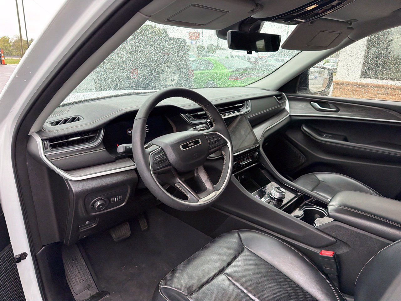 Used 2023 Jeep Grand Cherokee L Limited w/ Luxury Tech Group II AWD/4WD image 4