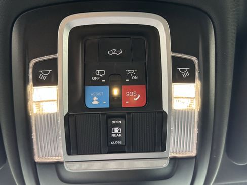 Used 2025 RAM 2500 Laramie image 24