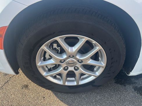 Used 2025 Chrysler Pacifica Select FWD image 9
