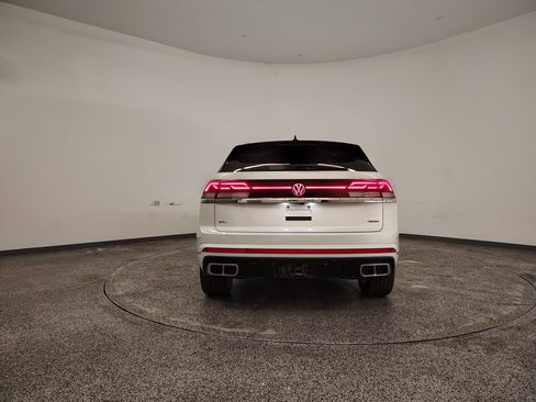 Used 2024 Volkswagen Atlas Cross Sport SEL Premium R-Line image 9