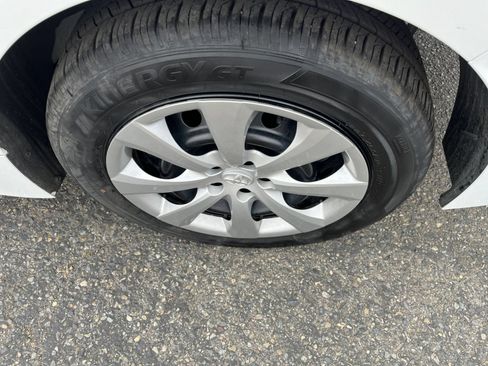 Used 2025 Toyota Corolla LE FWD image 25