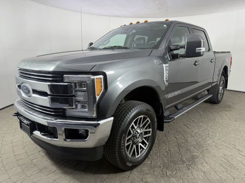 Used 2017 Ford F250 Lariat w/ Lariat Ultimate Package AWD/4WD image 3