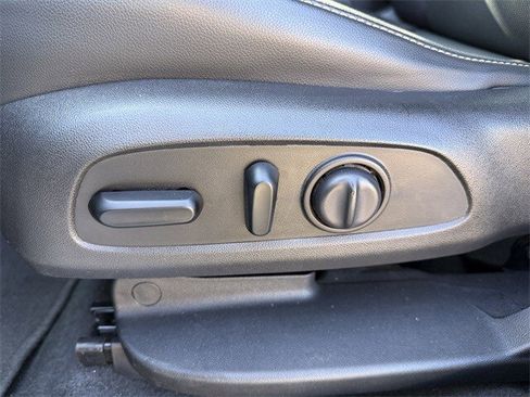 Used 2019 GMC Acadia SLT w/ Black Edition image 27