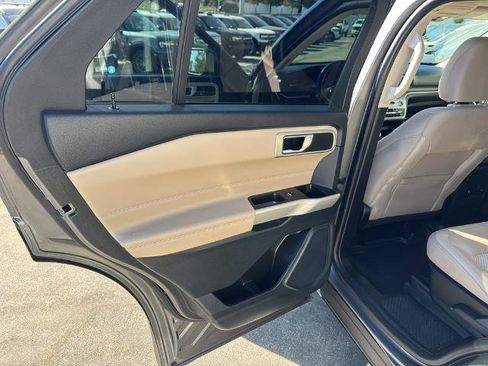 Certified 2023 Ford Explorer XLT RWD image 17