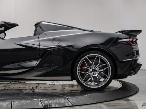 Used 2024 Chevrolet Corvette Z06 RWD image 11