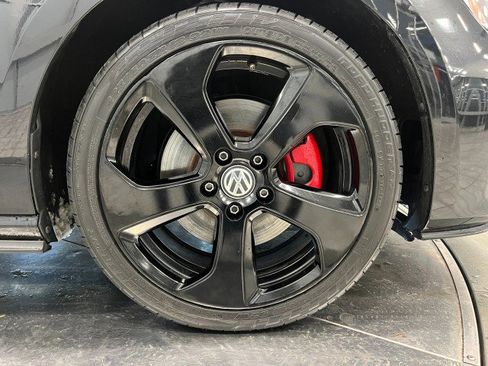 Used 2017 Volkswagen Golf S image 37