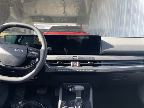 Used 2025 Kia K4 LXS image 18