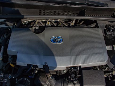 Used 2016 Toyota Prius Four FWD image 34