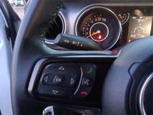 Used 2023 Jeep Gladiator Sport image 17