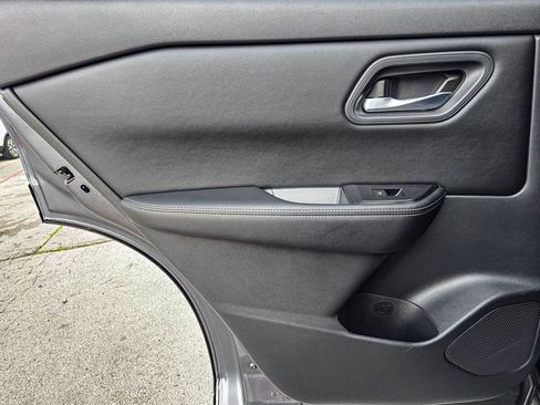 Used 2025 Nissan Rogue SV AWD/4WD image 29