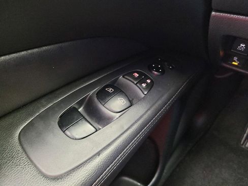 Used 2020 Nissan Pathfinder SV image 27