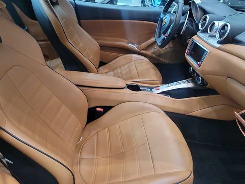 Used 2017 Ferrari California T RWD image 8