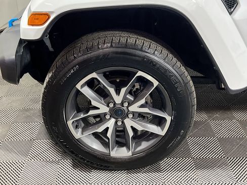 Used 2024 Jeep Wrangler Unlimited AWD/4WD image 27