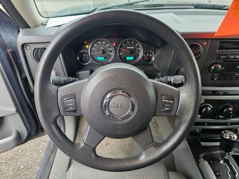 Used 2007 Jeep Commander Sport image 25