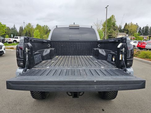 Used 2018 Toyota Tacoma TRD Off-Road AWD/4WD image 10