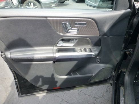 Used 2021 Mercedes-Benz GLB 250 4MATIC image 15