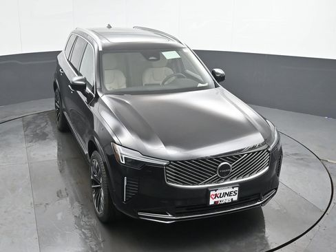 New 2026 Volvo XC90 B6 Plus w/ Protection Package image 33