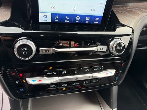 Used 2022 Ford Explorer Platinum image 27