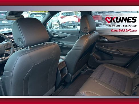 Used 2025 Buick Envista Preferred image 32