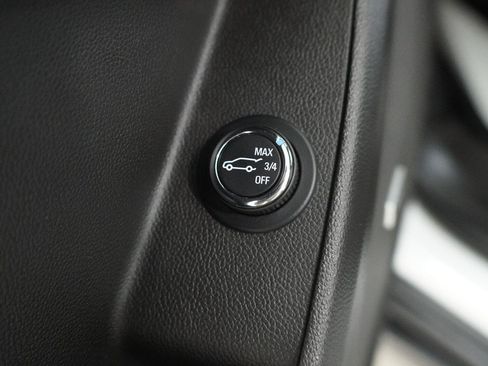Used 2023 Chevrolet Traverse RS FWD image 28