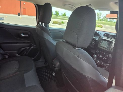 Used 2020 Jeep Renegade Trailhawk w/ Cold Weather Group AWD/4WD image 41