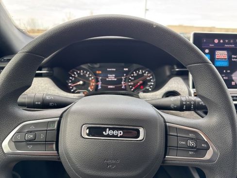 Used 2024 Jeep Compass Sport image 9