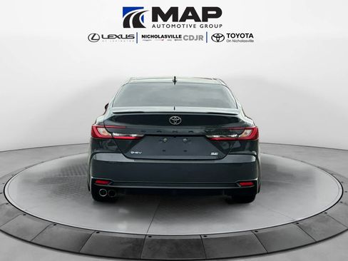 Used 2025 Toyota Camry SE FWD image 4