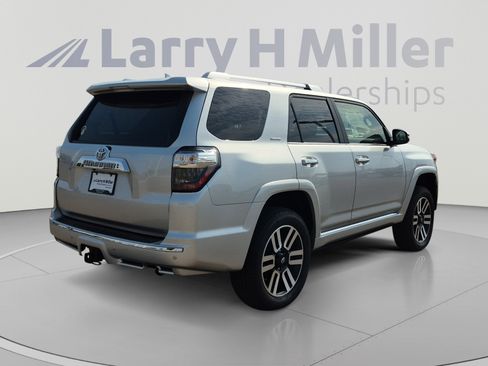 Used 2015 Toyota 4Runner Limited AWD/4WD image 5