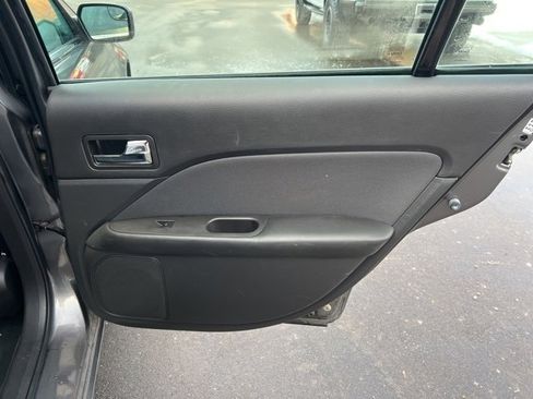 Used 2011 Ford Fusion SE image 12